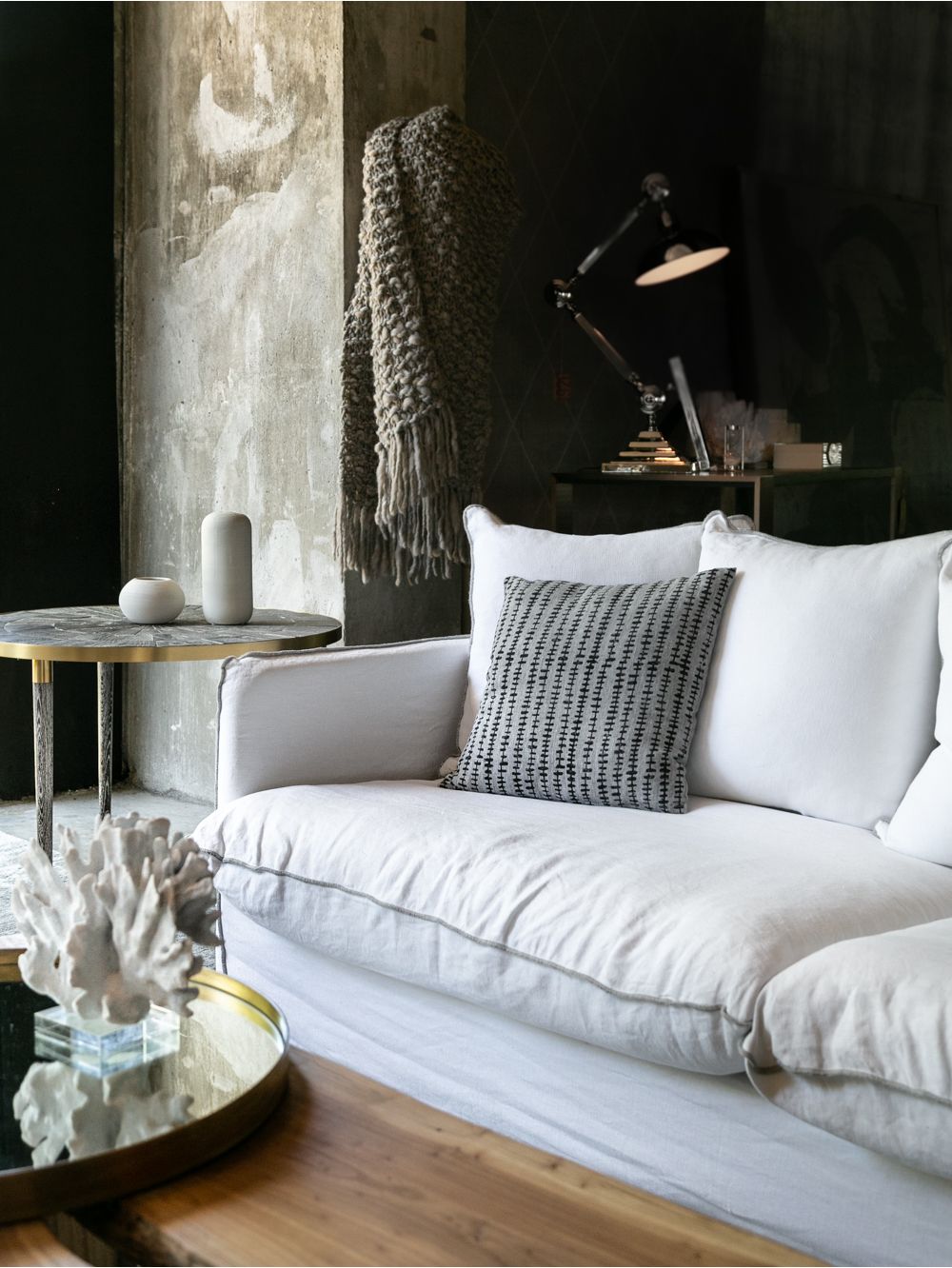 Landmark-Decor-BLANCHE45x45x15-Almohadon-01