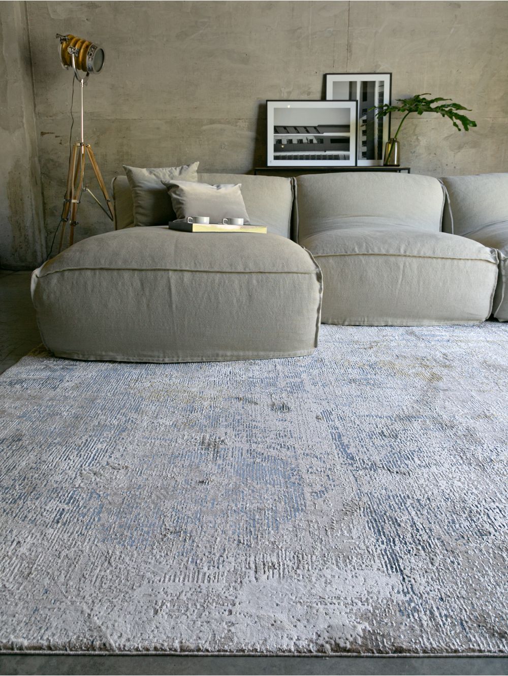 Lampara De Pie Tripode Orlando Niquel - Landmark