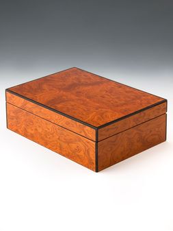 Landmark-Decor-CHARLES-BLACK-Cigarrera-0