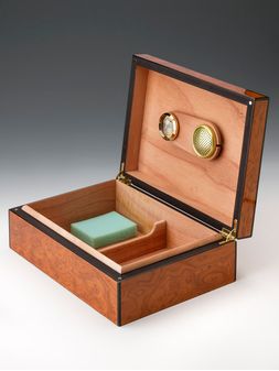 Landmark-Decor-CHARLES-BLACK-Cigarrera-1