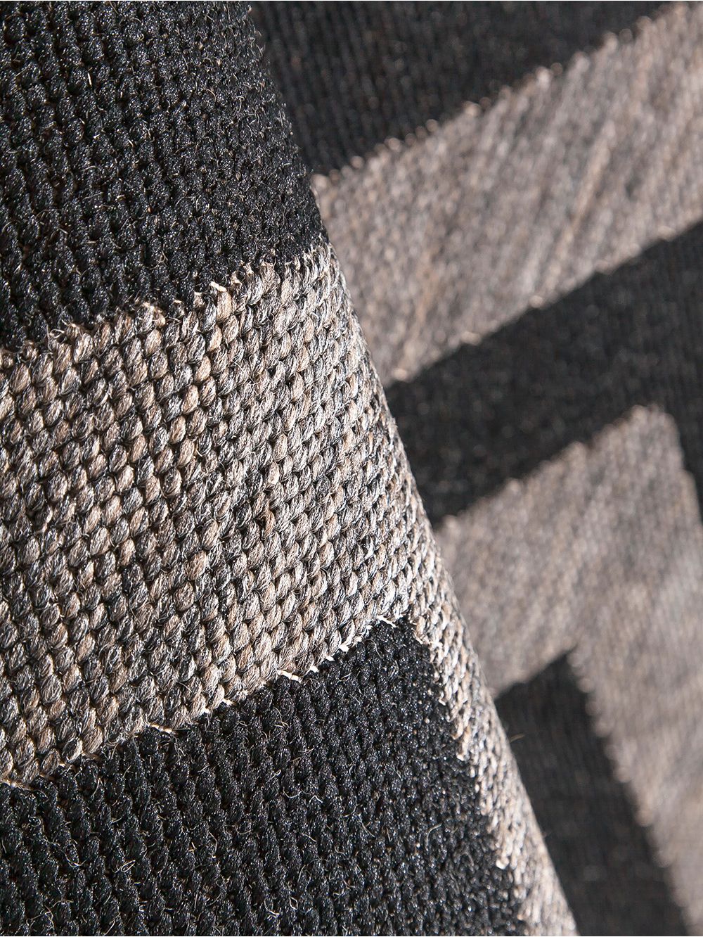 Mihran-Alfombra-SISALO-ZIGZAG-NEGRA-Textura-1.jpg