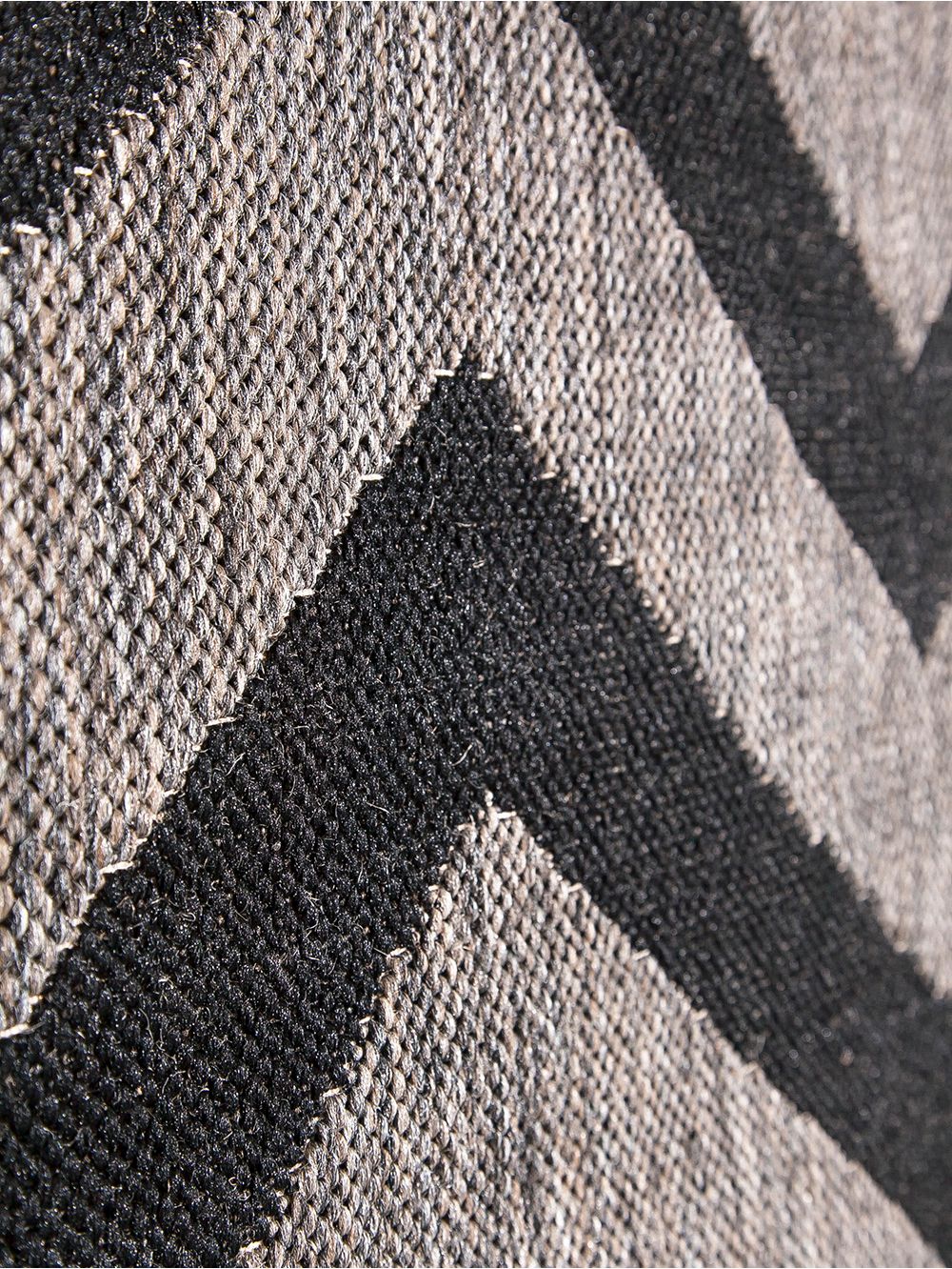 Mihran-Alfombra-SISALO-ZIGZAG-NEGRA-Textura-2.jpg