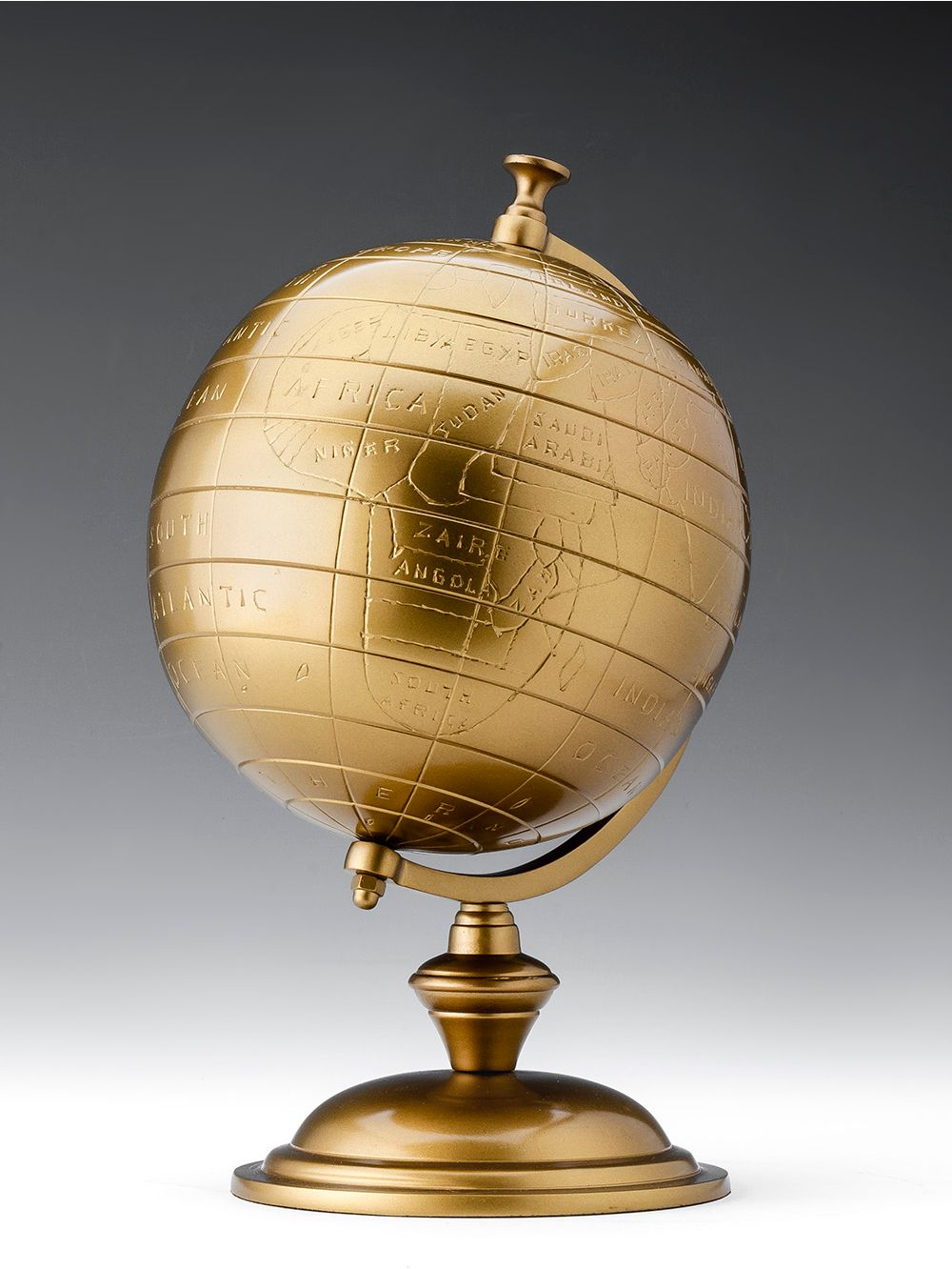 Globo-terraqueo-dorado-DIAGO-GOLD-L-Landmark-1