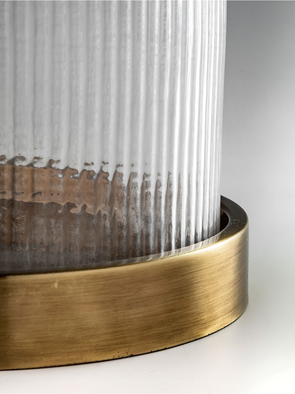 Fanal-de-vidrio-y-bronce-ZENDER-ALTO-Landmark-03