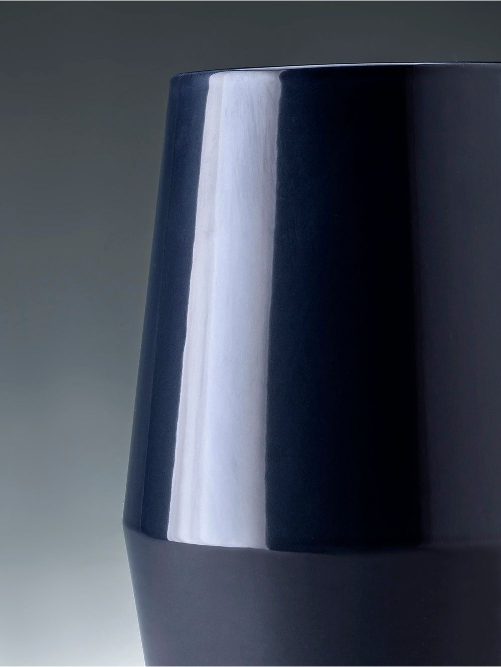 Florero-negro-clasico-de-ceramica-SIMLA-Landmark-02