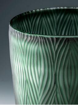 Florero-alto-verde-labrado-SYL-Landmark-01