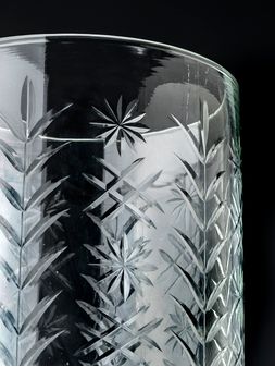 Florero-tipo-copon-de-vidrio-tallado-FLORERO-DUFFIE-Landmark-1