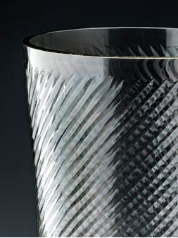 Florero-copon-de-vidrio-tallado-FLORERO-RANN-Landmark-1