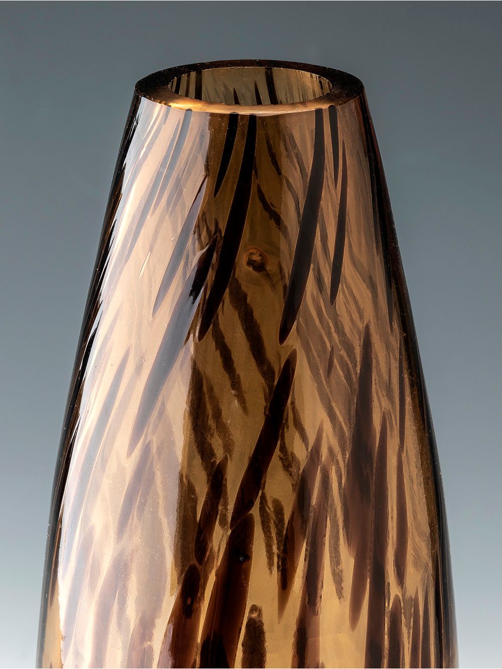 Florero-de-vidrio-carey-FLORERO-TARFF-BROWN-Landmark-1