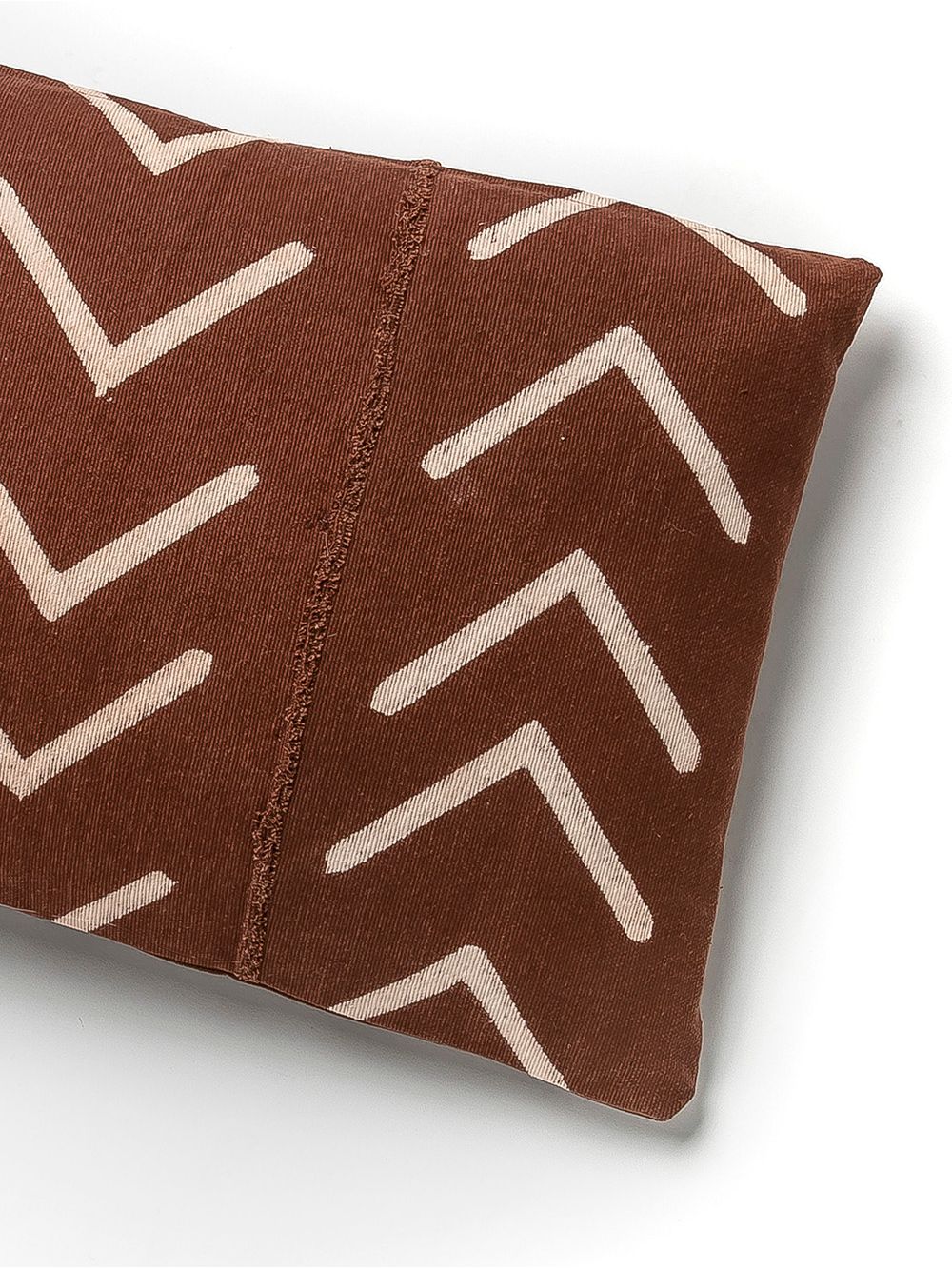 Almohadon-pintado-terracota-beige-AVA-BROWN-30X50-Landmark-03