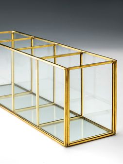 Organizador-de-vidrio-borde-dorado-SARDIS-Landmark-01