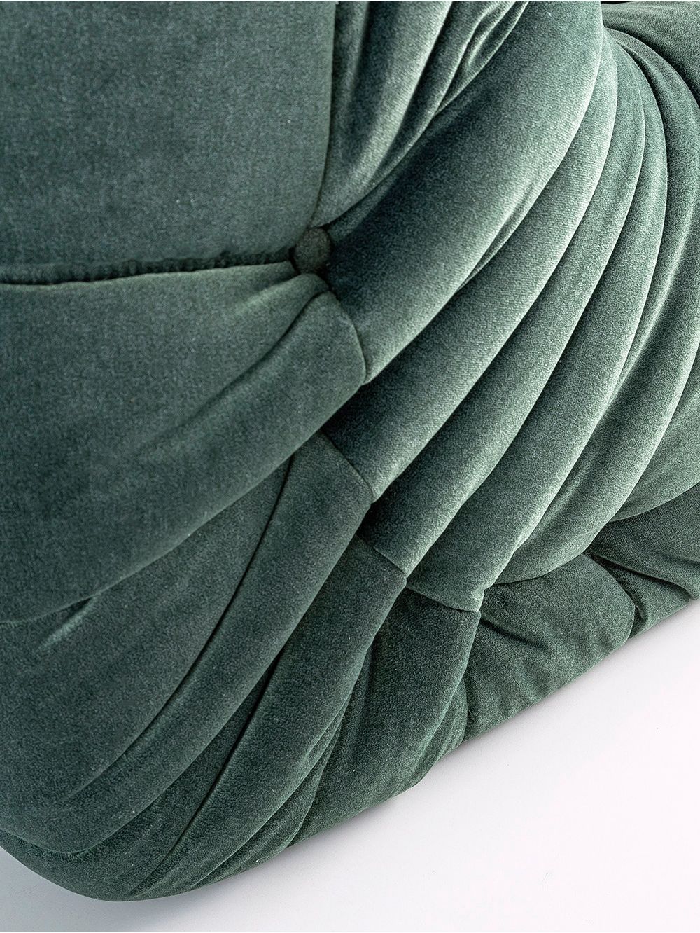 Sillon-tipo-puff-verde-ingles-TOGO-VELVET-VERDE-OSCURO-Landmark-04