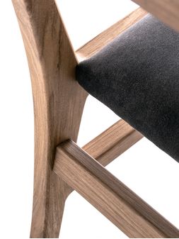 Silla-de-comedor-de-madera-y-pana-WEST-GRIS-GRAFITO-Landmark-01
