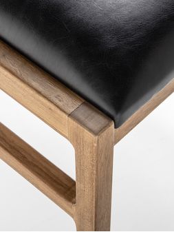 Silla-de-madera-con-asiento-tapizado-SUD-PETIRIBI-CUERO-NEGRO-Landmark-01