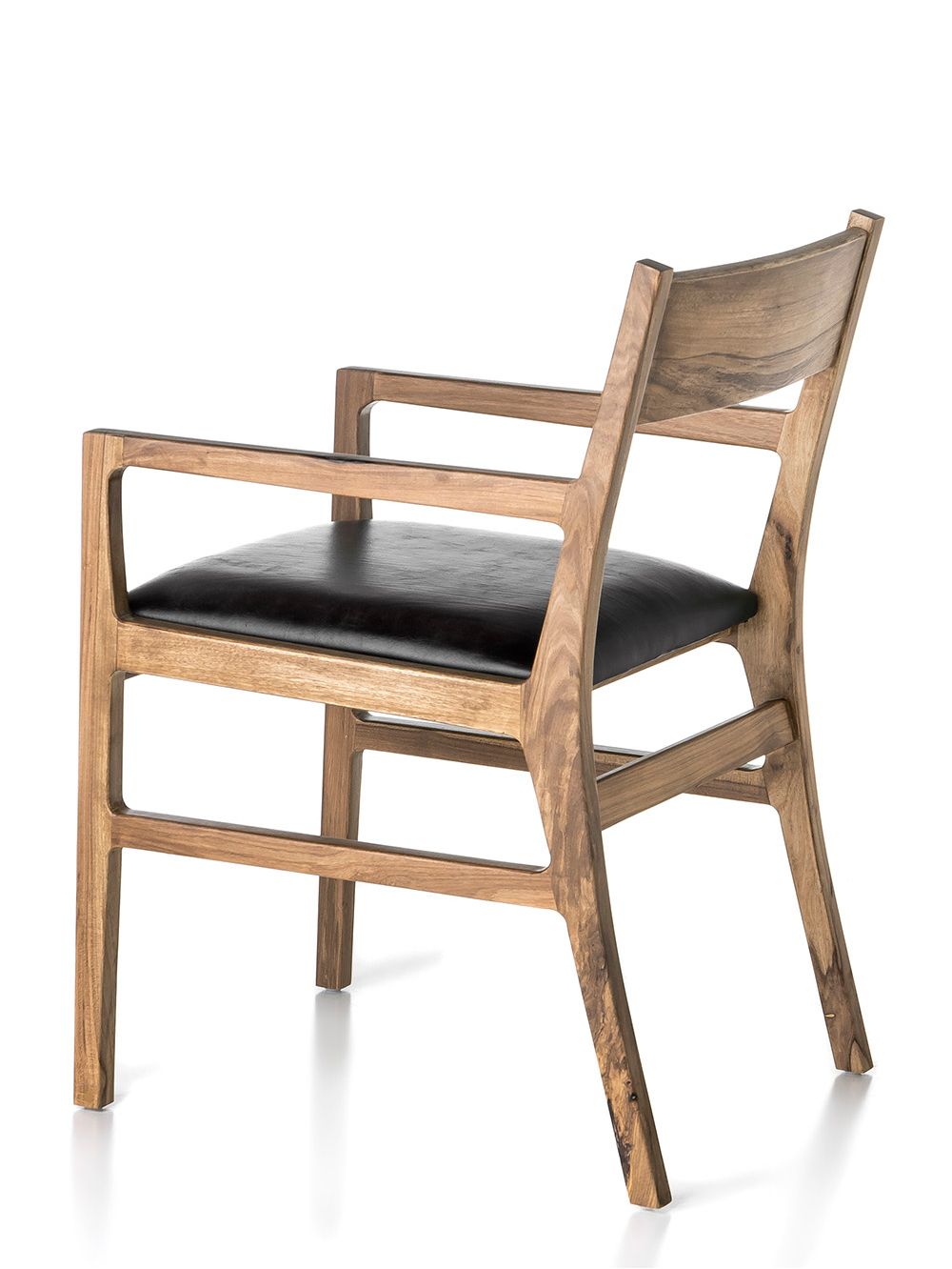 Sillon-de-madera-con-asiento-tapizado-SUD-PETIRIBI-CUERO-NEGRO-Landmark-02