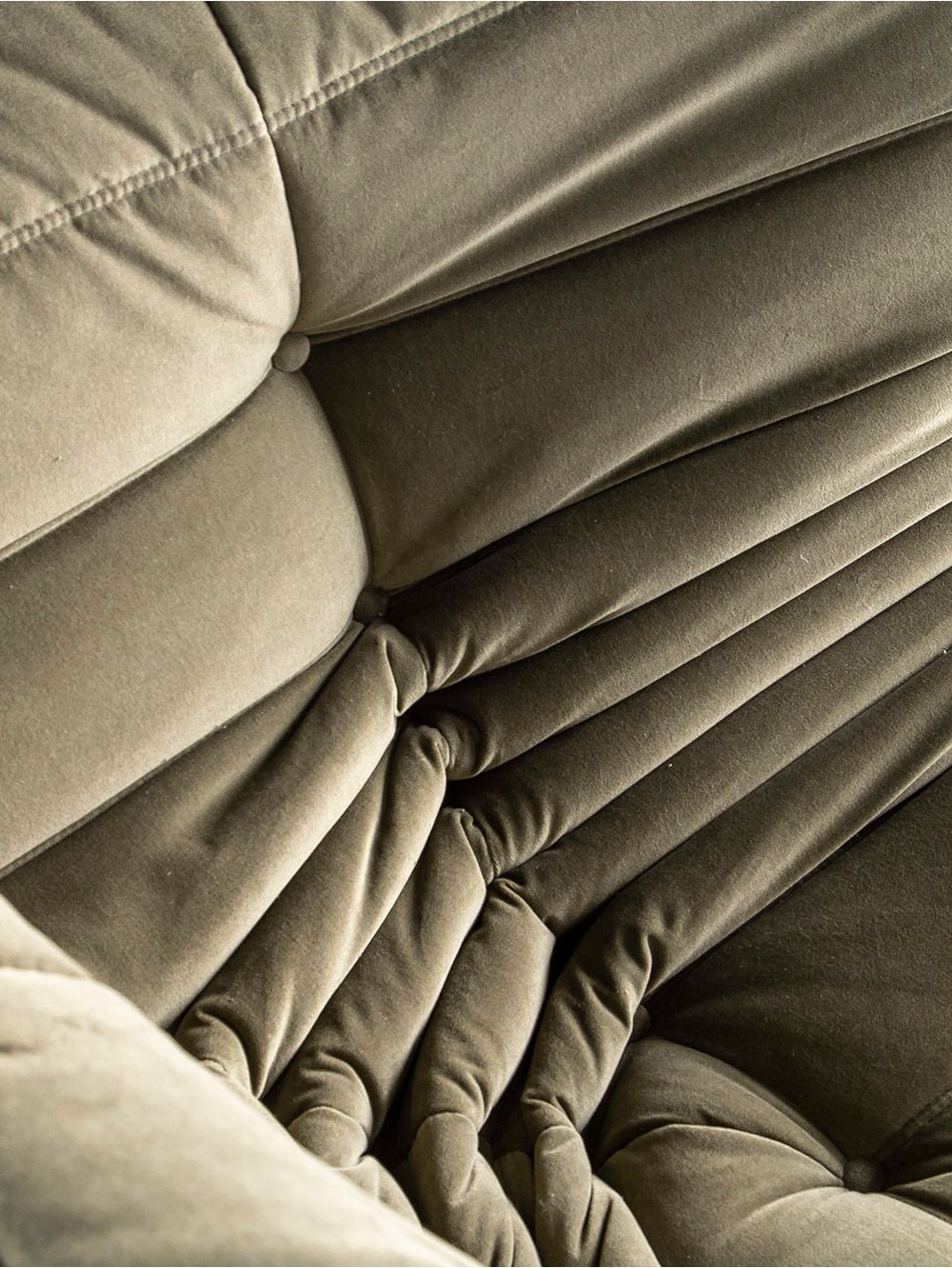 Sillon-rinconero-tipo-puff-TOGO-VERDE-SECO-Landmark-01