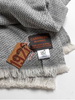 Manta-de-cashmere-W-DESIGNE-GREY-Landmark-01
