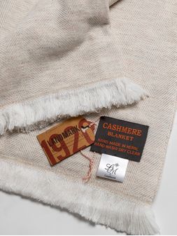 Manta-de-cashmere-HERRINGBONE-NATURAL-WHITE-Landmark-01
