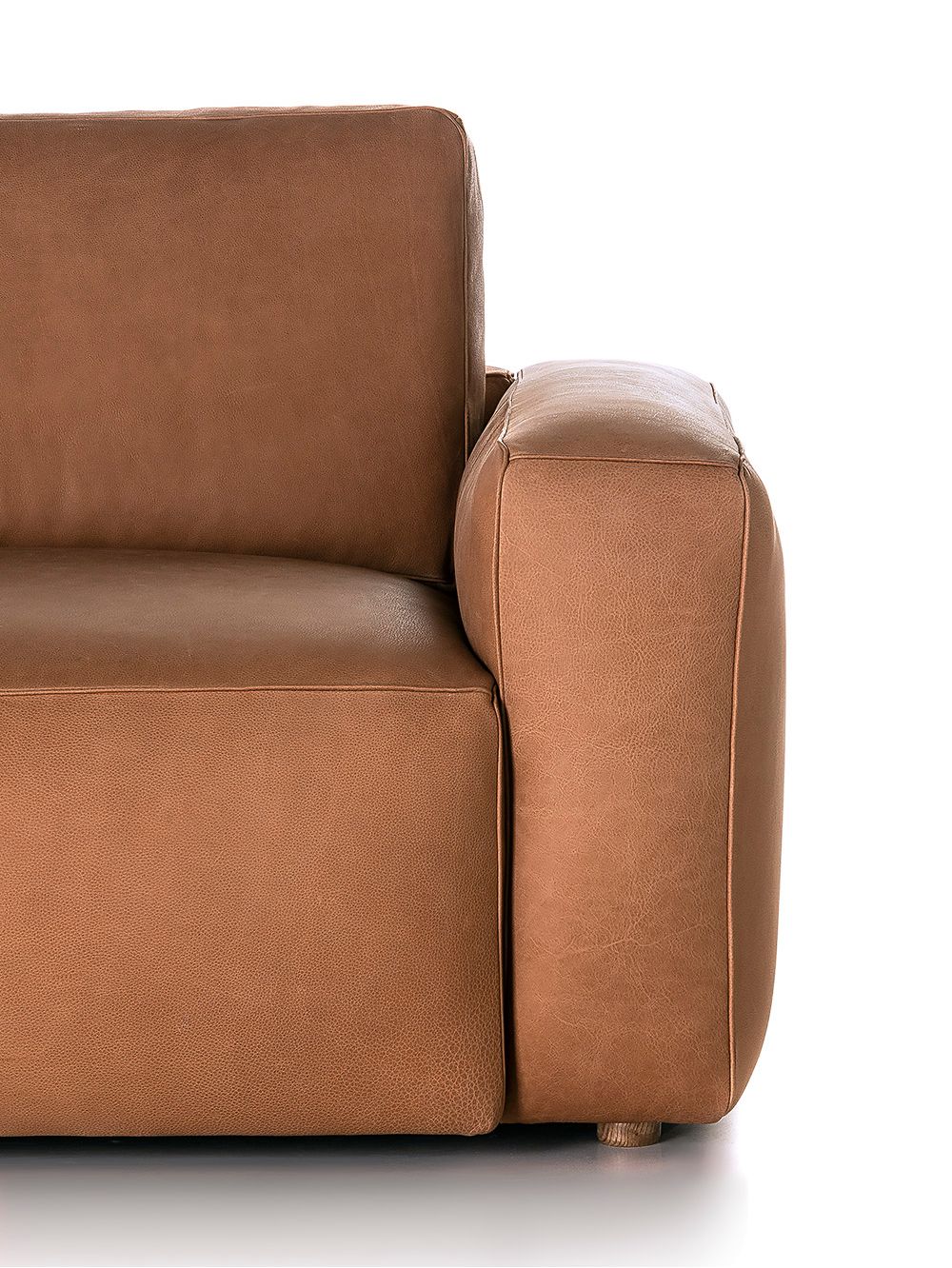 Sofa-moderno-de-cuero-marron-SOFA-TRUFFLE-TIPPED-CAMEL-Landmark-3