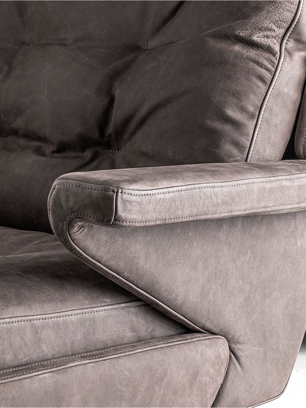 Sillon-de-cuero-Dafne-Grey---CV-LUX---Landmark-01