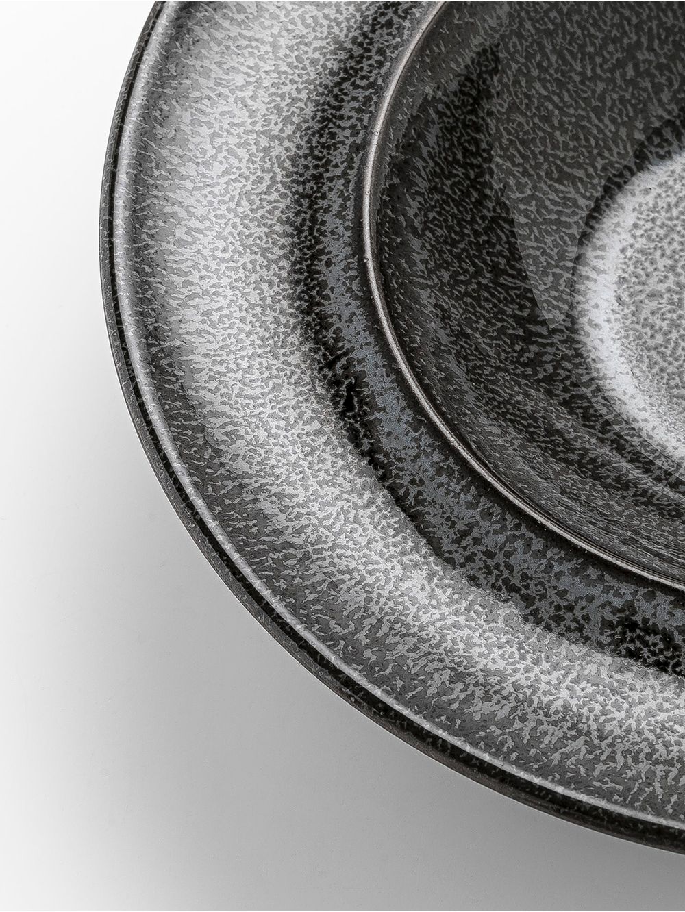 plato-negro-PLATO-HONDO-PARA-PASTA-ETHOS-LAIN-1