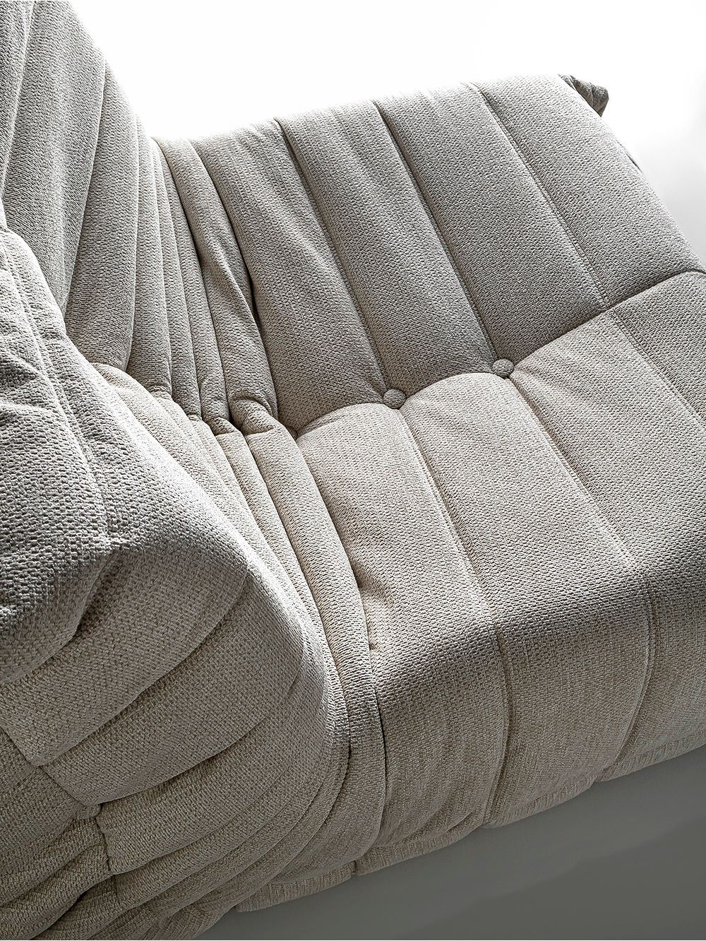 SILLON-TOGO-LORD-WHITE-FABRICA-LANDMARK-3