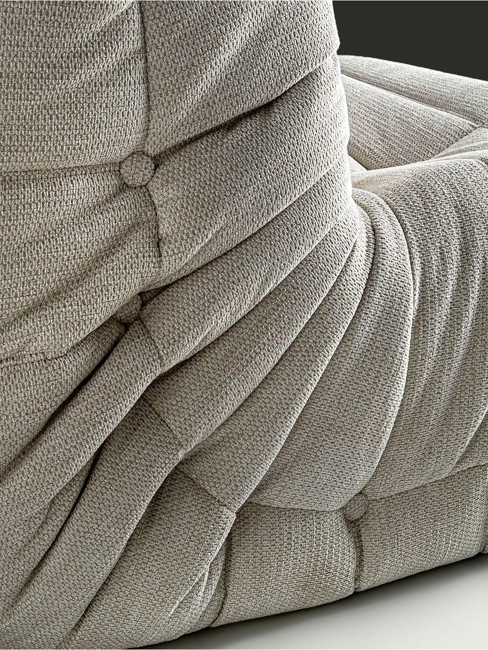 SILLON-TOGO-LORD-WHITE-FABRICA-LANDMARK-7
