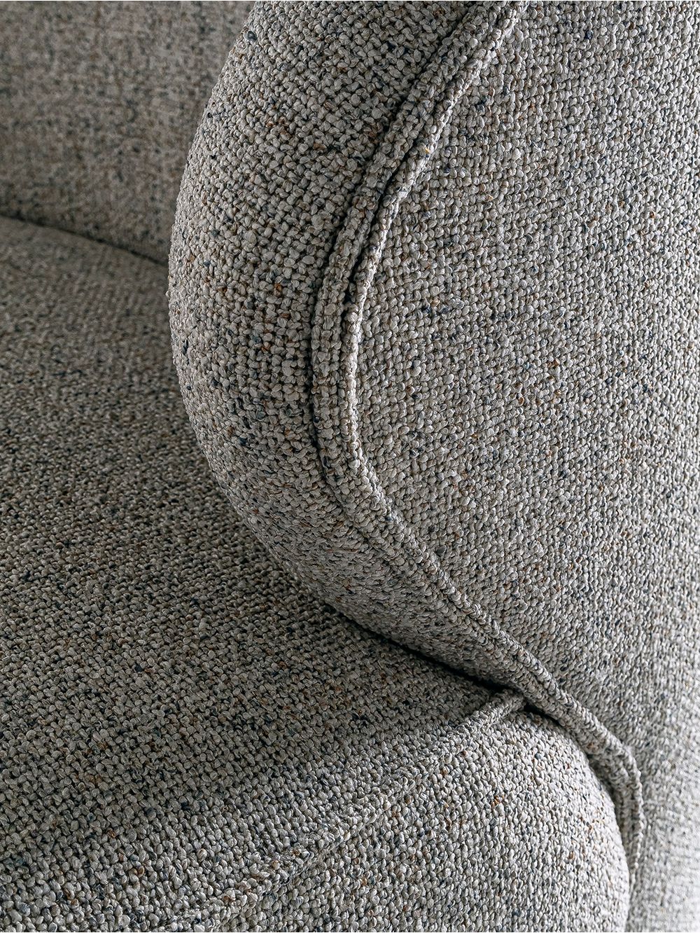 SILLON-BORJA-HEVRE-CREAM-GREY-FABRICA-LANDMARK-3
