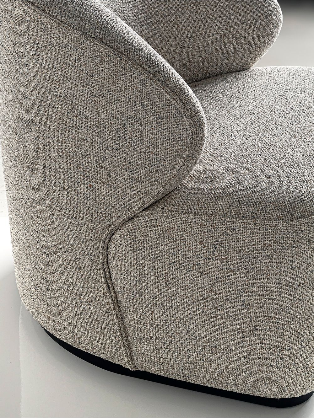 SILLON-BORJA-HEVRE-CREAM-GREY-FABRICA-LANDMARK-7