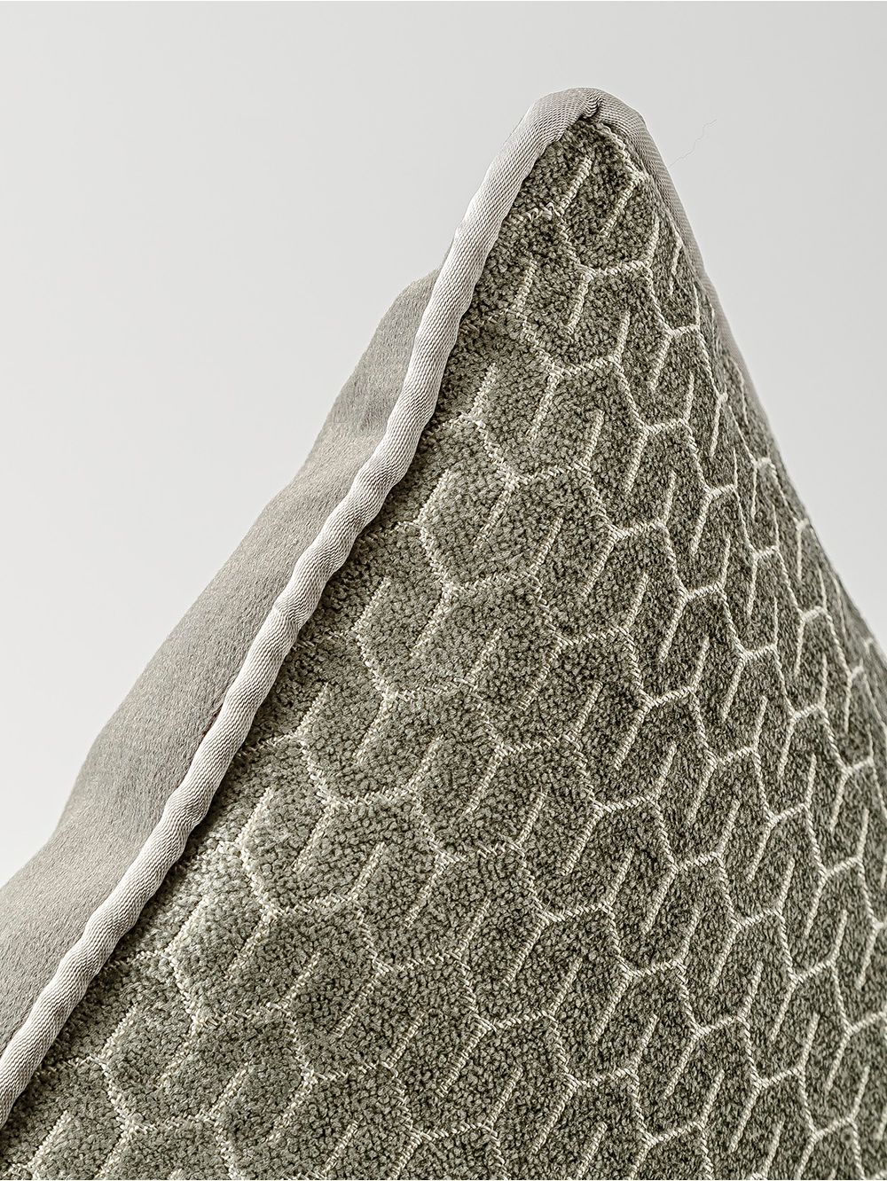 ALMOHADON-DRIVE-GREY-50X35-COSMOS-1