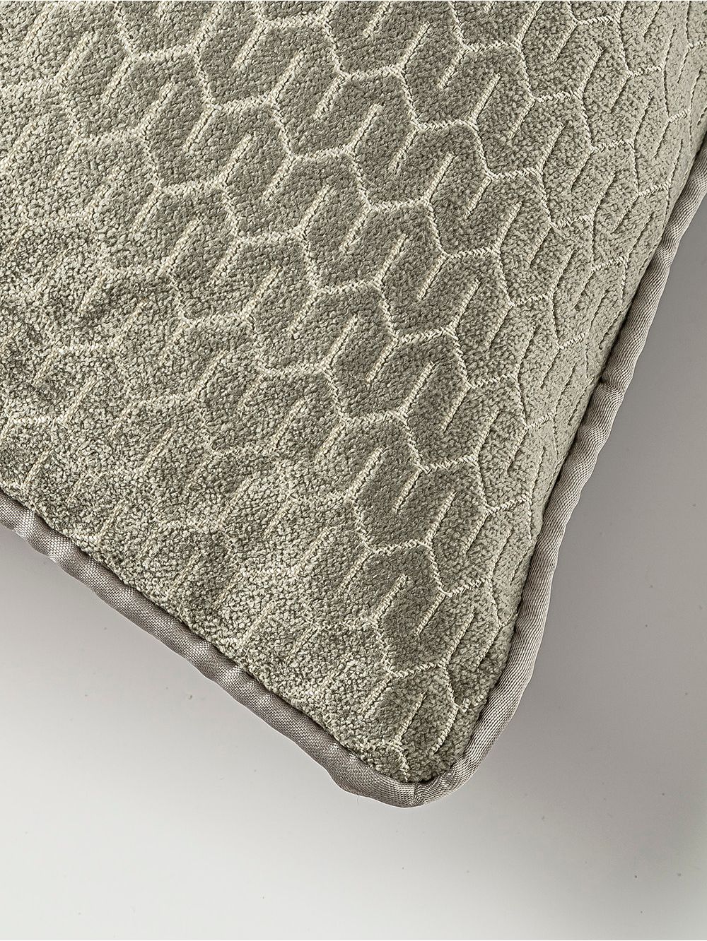 ALMOHADON-DRIVE-GREY-50X35-COSMOS-2