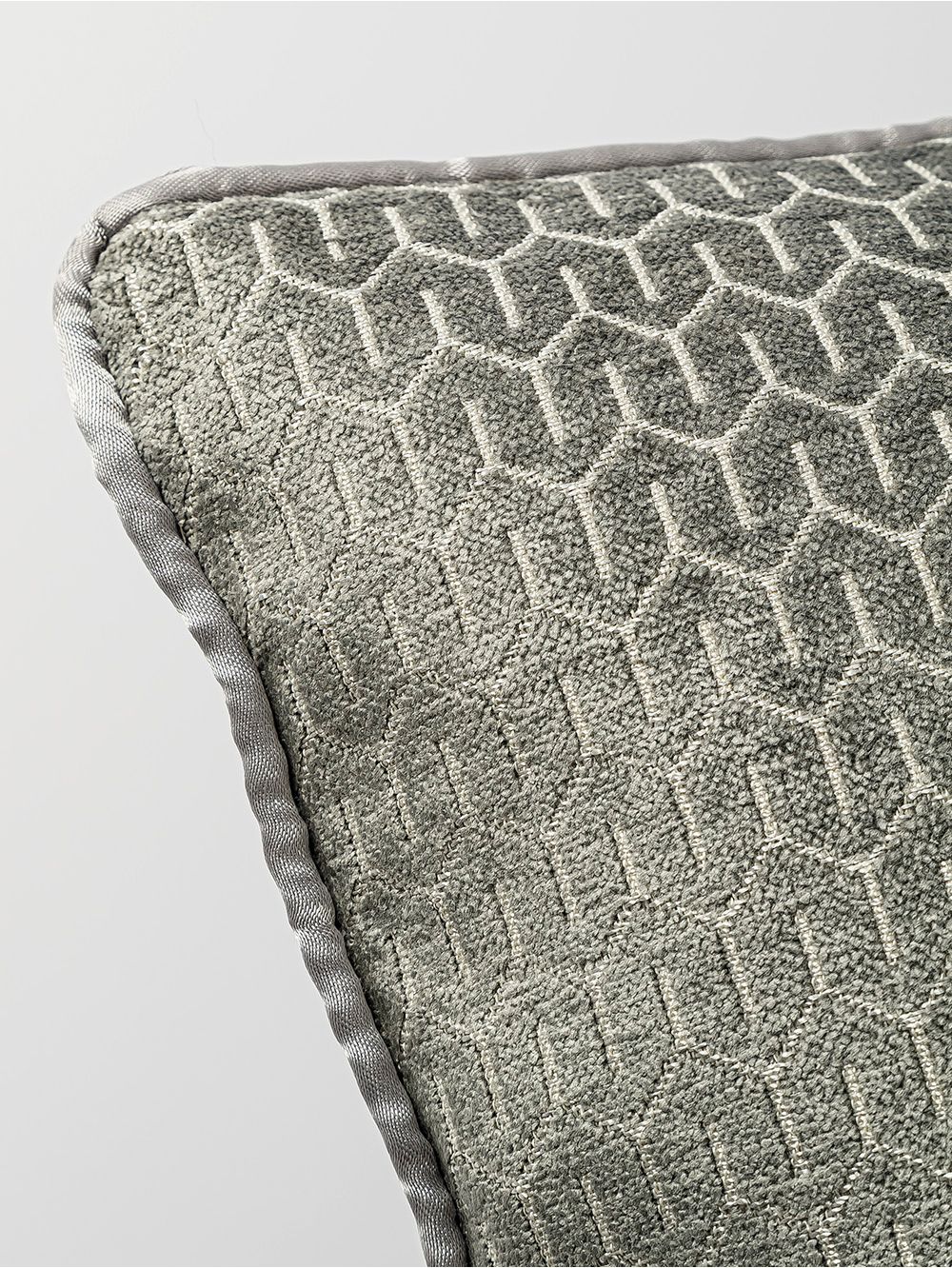 ALMOHADON-DRIVE-GREY-50X35-COSMOS-3