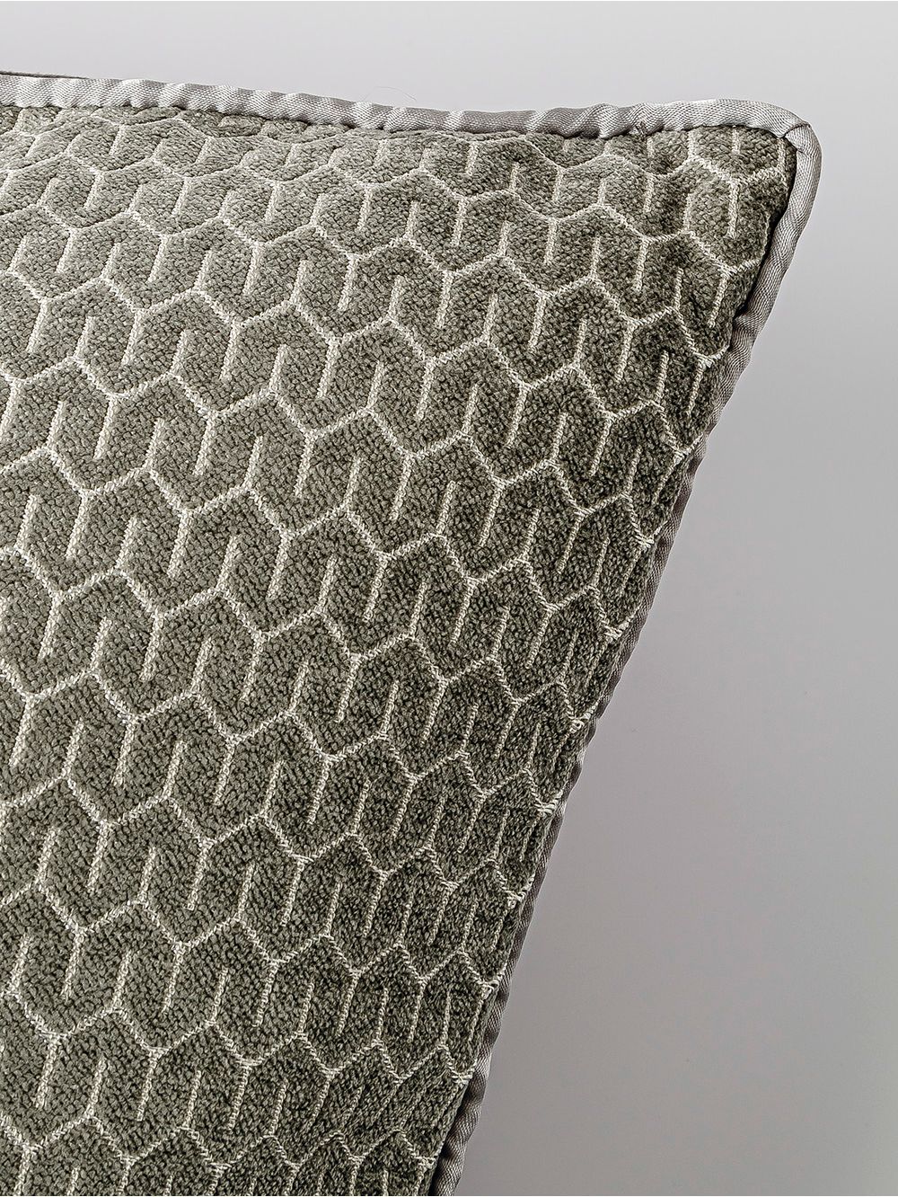 ALMOHADON-DRIVE-GREY-45X45-COSMOS-4