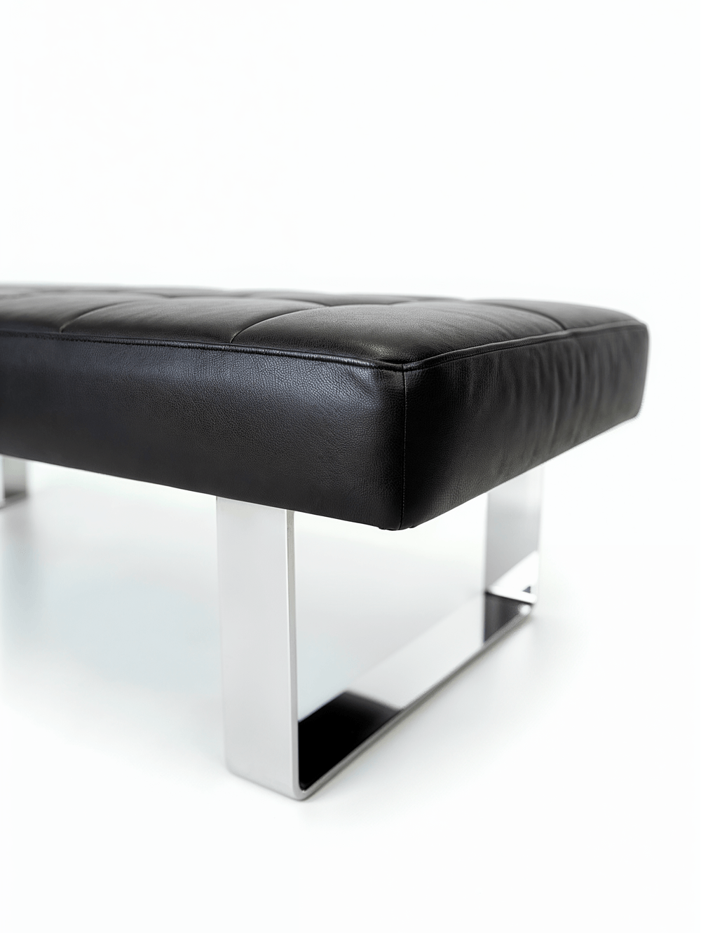 PIE-DE-CAMA-DEMI-BLACK-CUORO-1